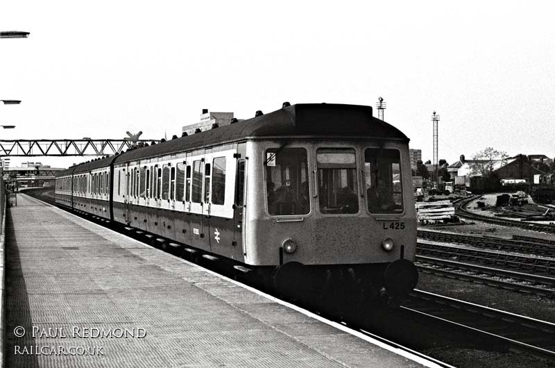 Class 117 DMU at Gloucester (Central)