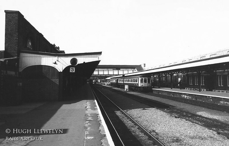 Class 118 DMU at Worcester Shrub Hill