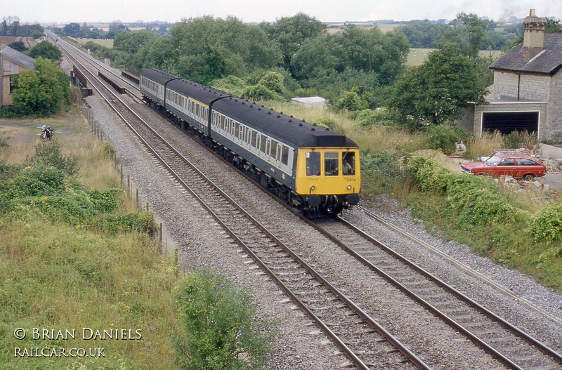 Class 117 DMU at Bletchingdon