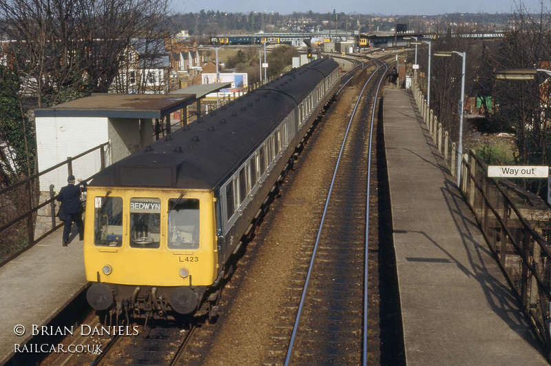 Class 117 DMU at Reading West