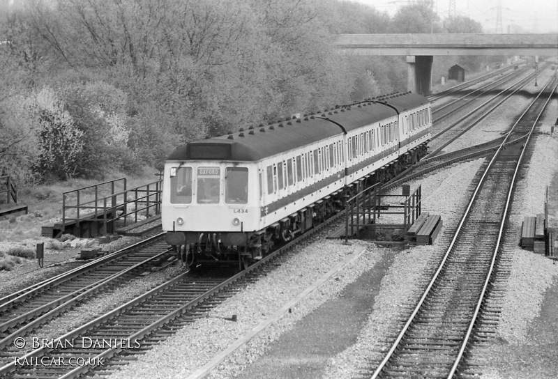 Class 117 DMU at Hinksey