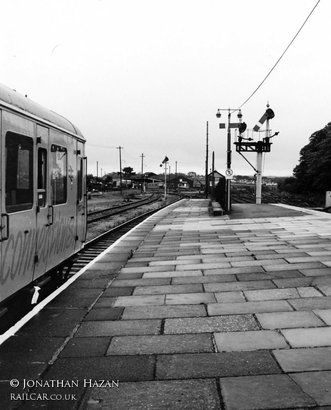 Class 118 DMU at St Erth