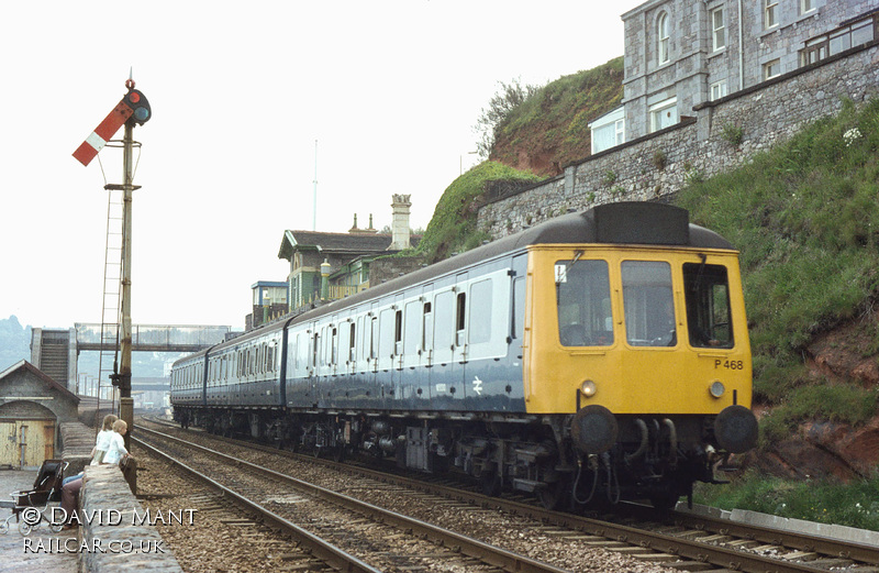 Class 118 DMU at Dawlish