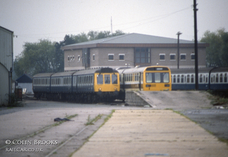 Class 118 DMU at Exeter St Davids