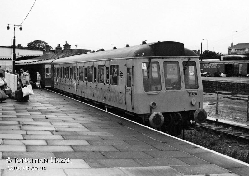 Class 118 DMU at St Erth