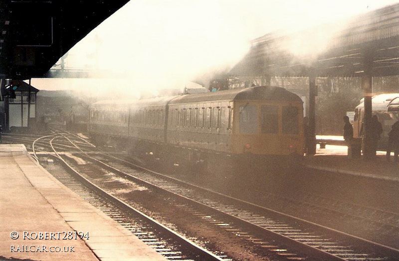 Class 118 DMU at Exeter St Davids