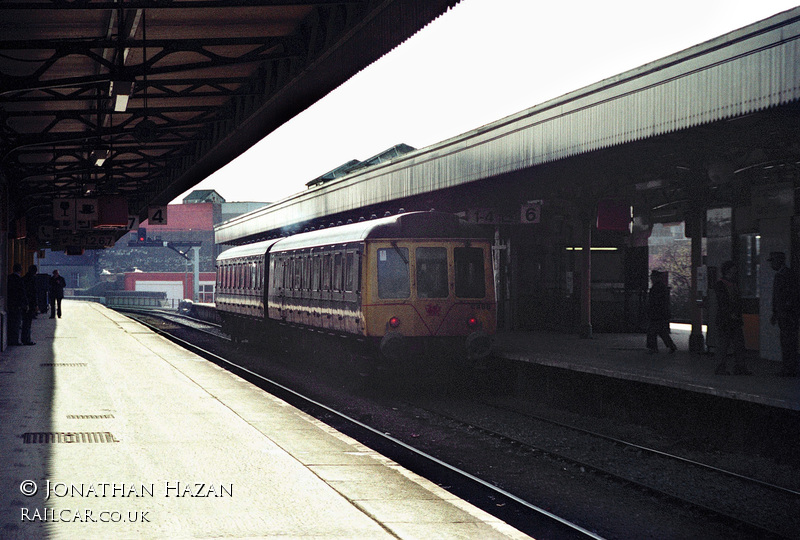 Class 118 DMU at Cardiff Central