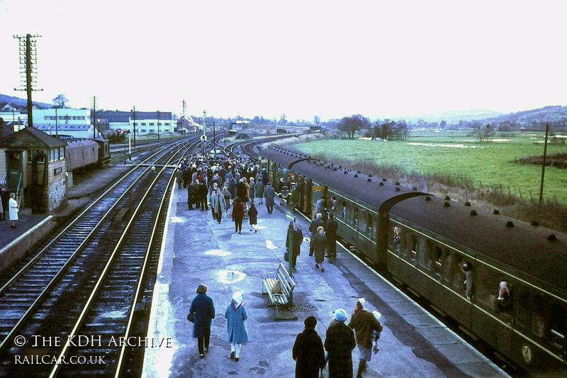 Class 118 DMU at Axminster