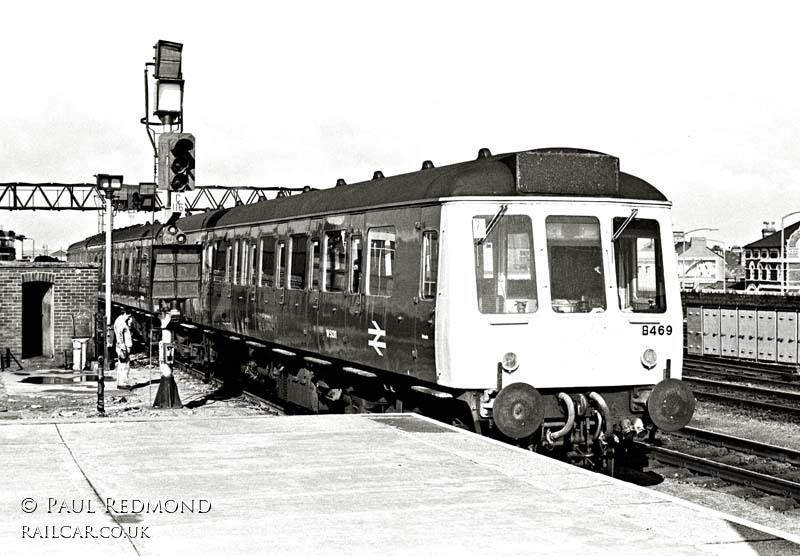 Class 118 DMU at Cardiff