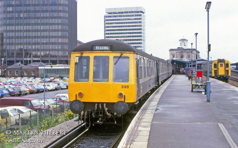 Class 119 DMU at Reading