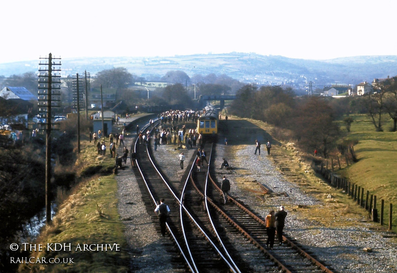 Class 119 DMU at Nelson and Llancaiach