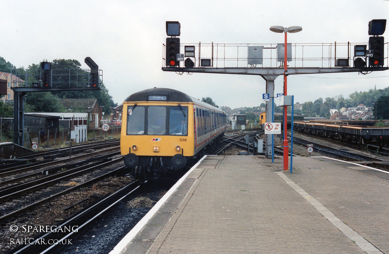 Class 119 DMU at Redhill