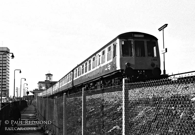 Class 119 DMU at Reading