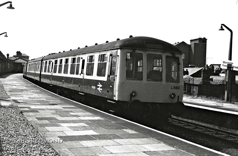 Class 119 DMU at Worcester Foregate Street