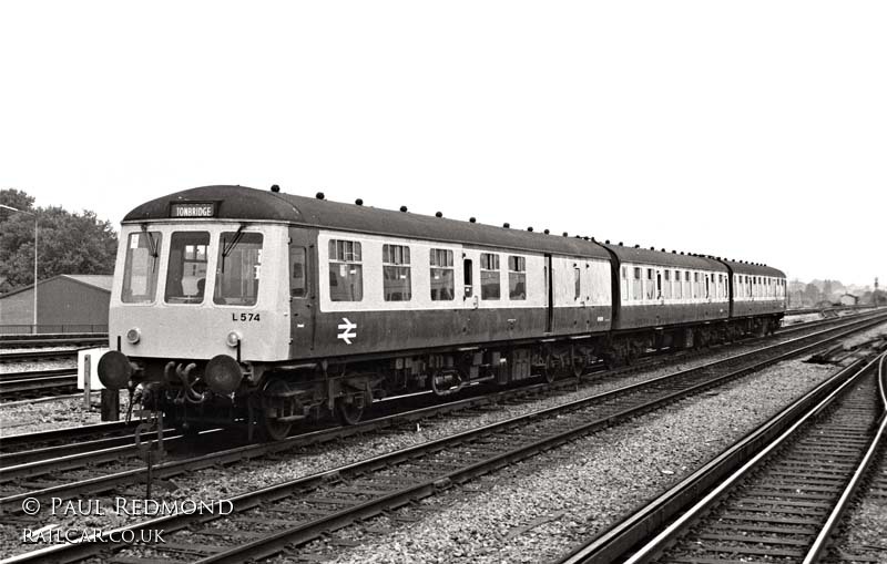 Class 119 DMU at Reading