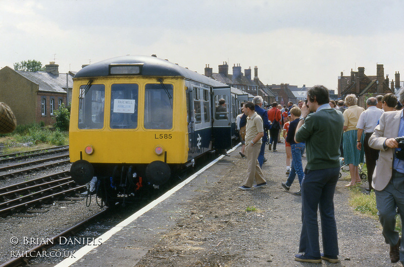 Class 119 DMU at Abingdon