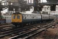 Class 120 DMU at Glasgow Central