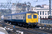 Class 120 DMU at Glasgow Central