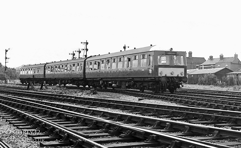 Class 120 DMU at Gloucester