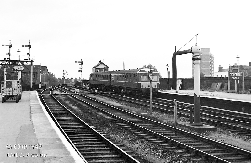 Class 120 DMU at Gloucester