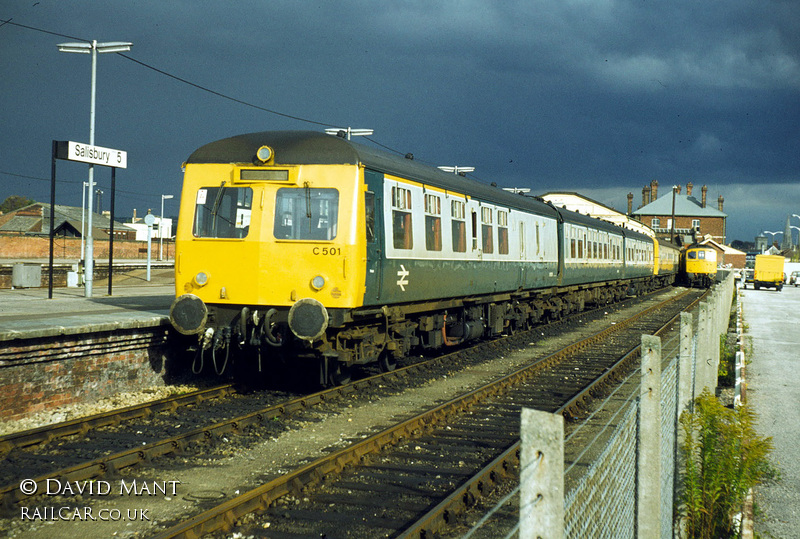 Class 120 DMU at Salisbury