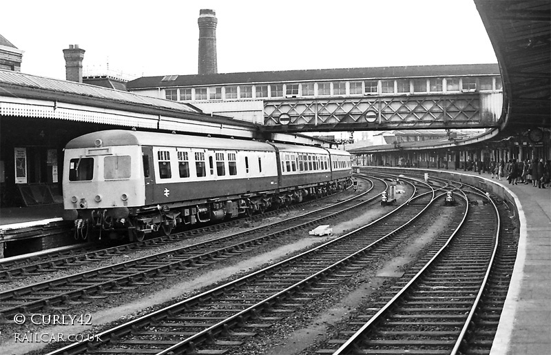 Class 120 DMU at Gloucester