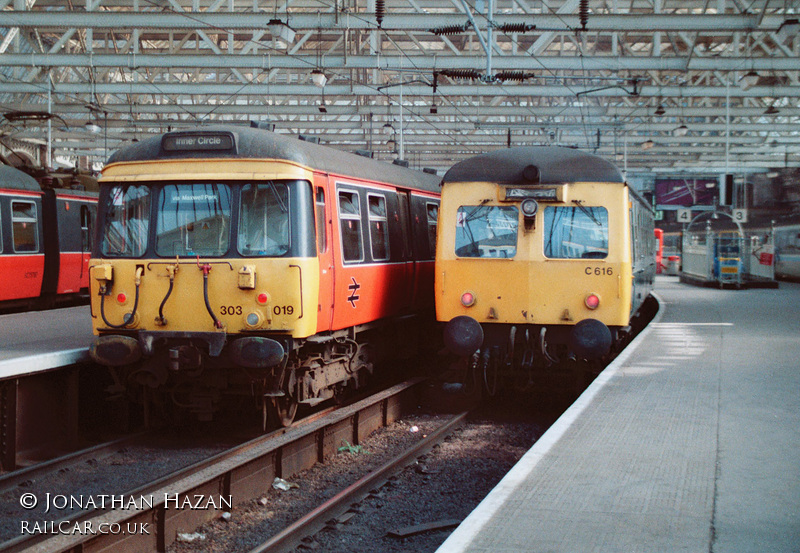 Class 120 DMU at Glasgow Central