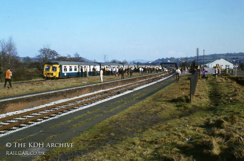 Class 120 DMU at Nelson and Llancaiach