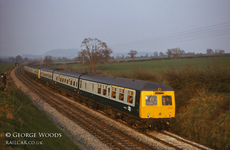 Class 120 DMU at St Devereux