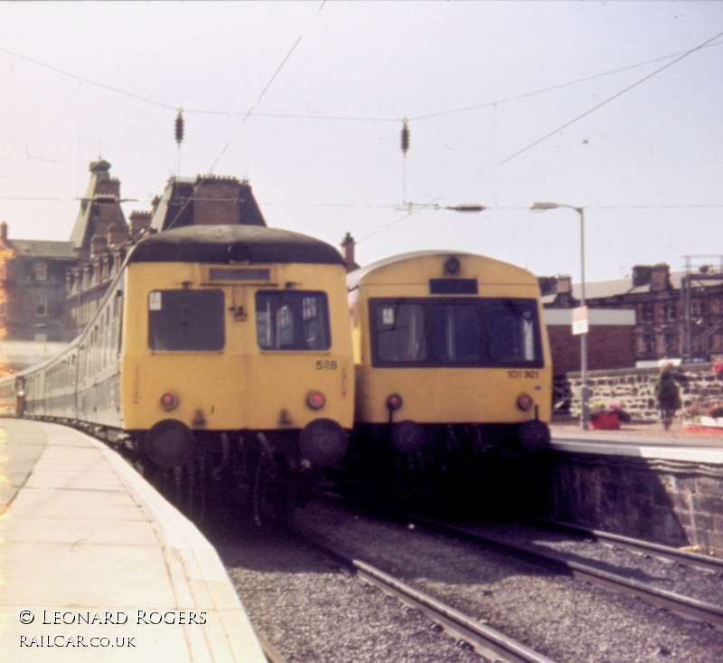 Class 120 DMU at Ayr station