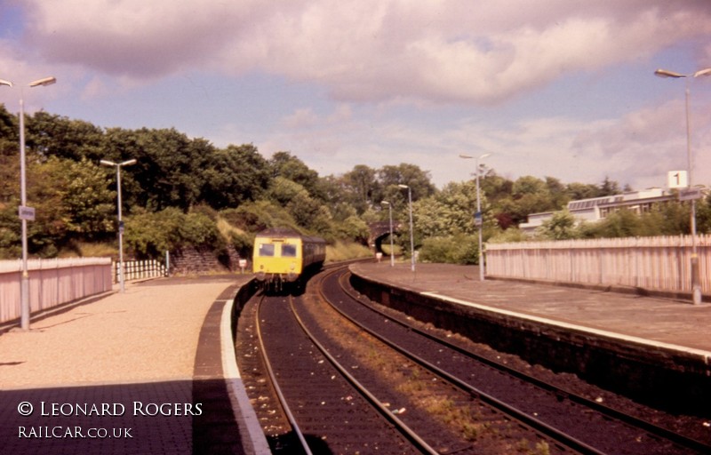 Class 120 DMU at Dunfermline