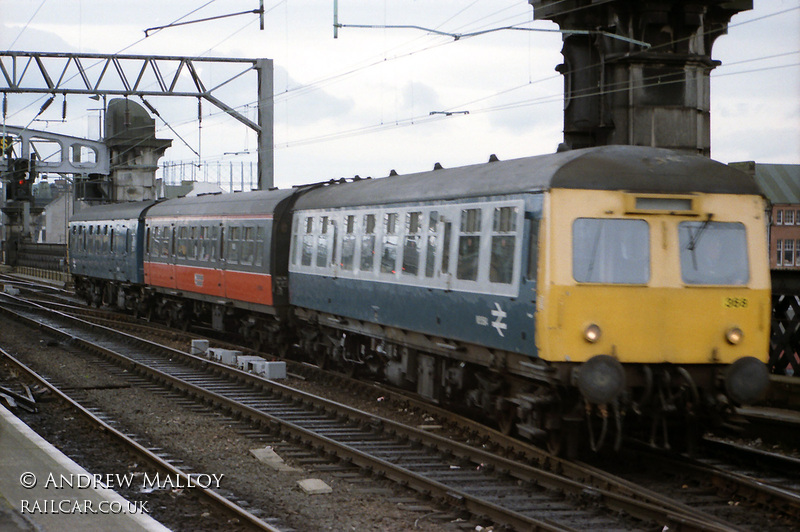 Class 120 DMU at Glasgow Central