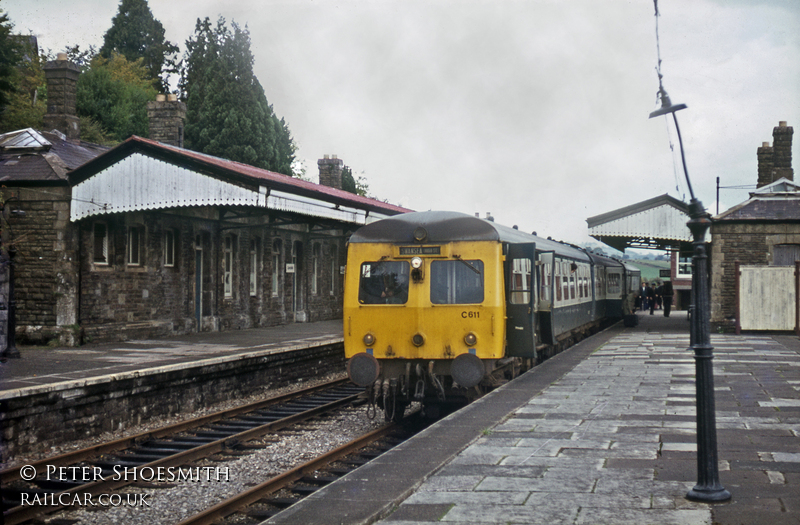 Class 120 DMU at Llandeilo