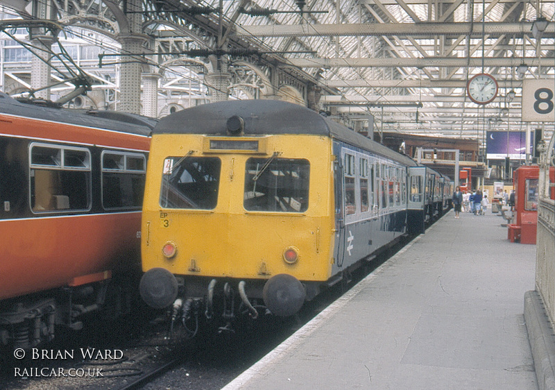 Class 120 DMU at Glasgow Central