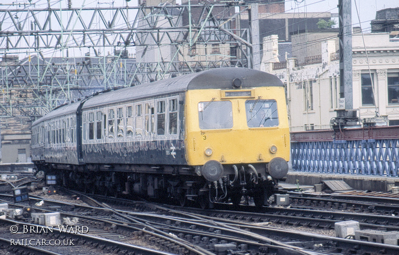 Class 120 DMU at Glasgow Central