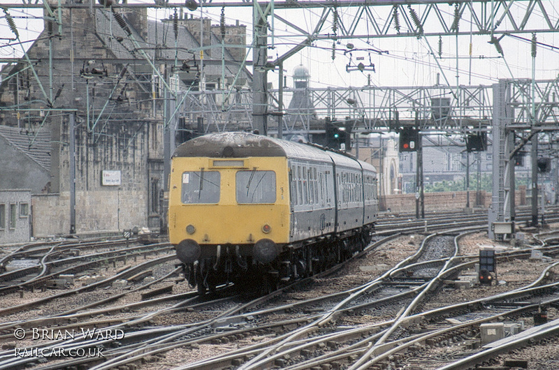 Class 120 DMU at Glasgow Central