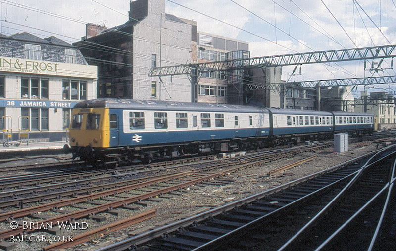 Class 120 DMU at Glasgow Central