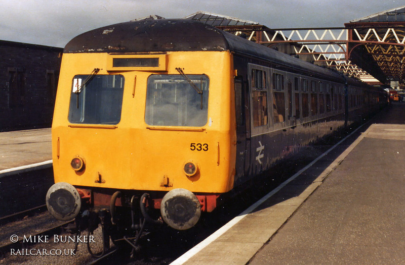 Class 120 DMU at Perth