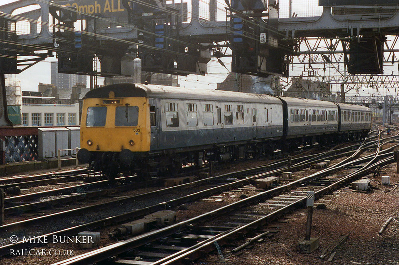 Class 120 DMU at Glasgow Central