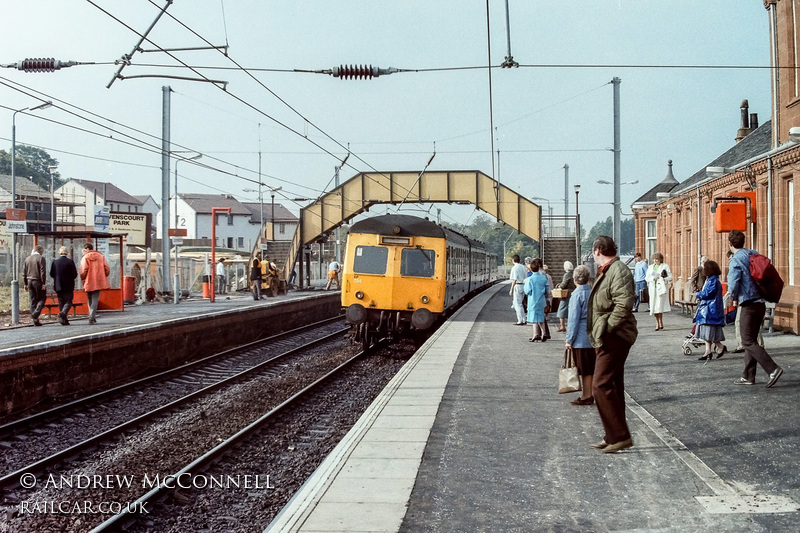 Class 120 DMU at Johnstone