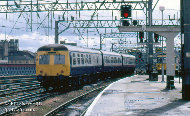 Class 120 DMU at Glasgow Central