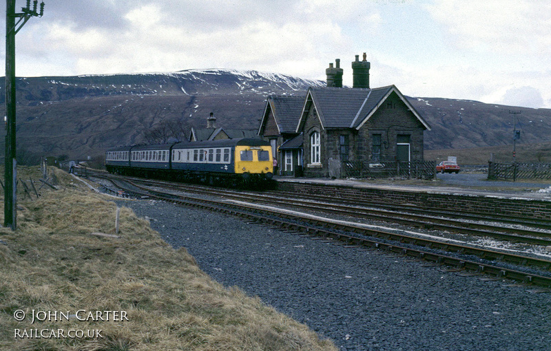 Class 120 DMU at Ribblehead