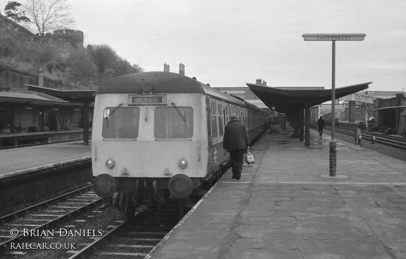 Class 120 DMU at Shrewsbury