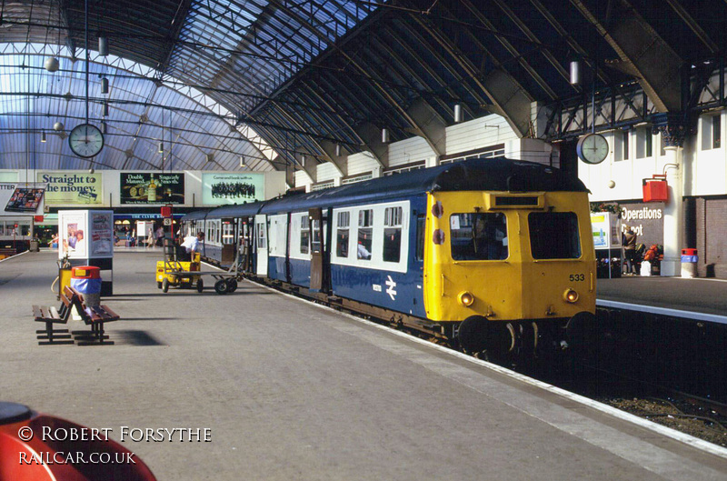 Class 120 DMU at Glasgow Queen Street