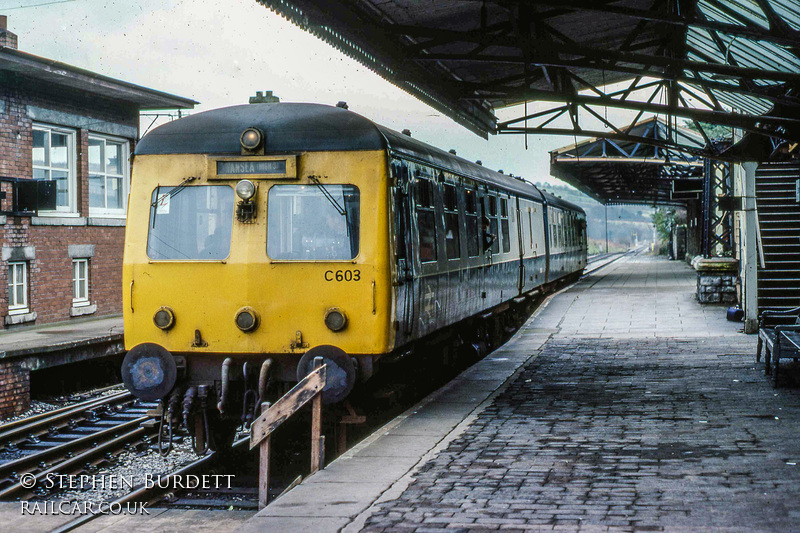 Class 120 DMU at Llandeilo