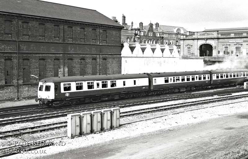 Class 120 DMU at Nottingham