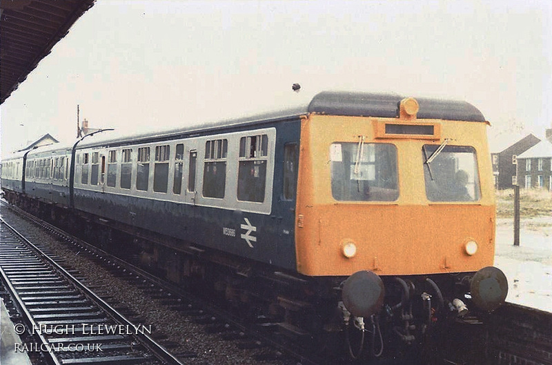 Class 120 DMU at Porthmadog