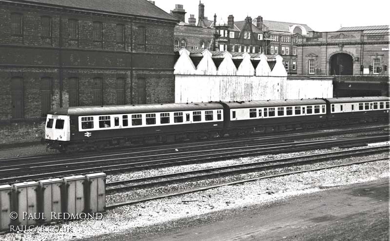 Class 120 DMU at Nottingham