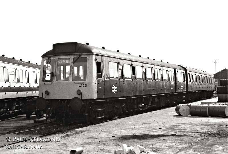 Class 121 DMU at Reading or Southall