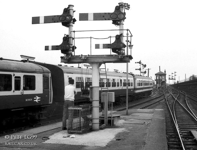 Class 122 DMU at Dundee